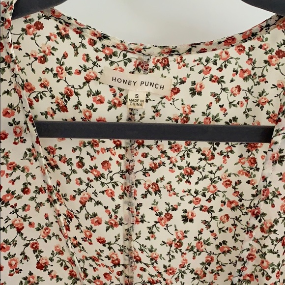 Honey Punch floral wrap cut out top - Picture 3 of 7